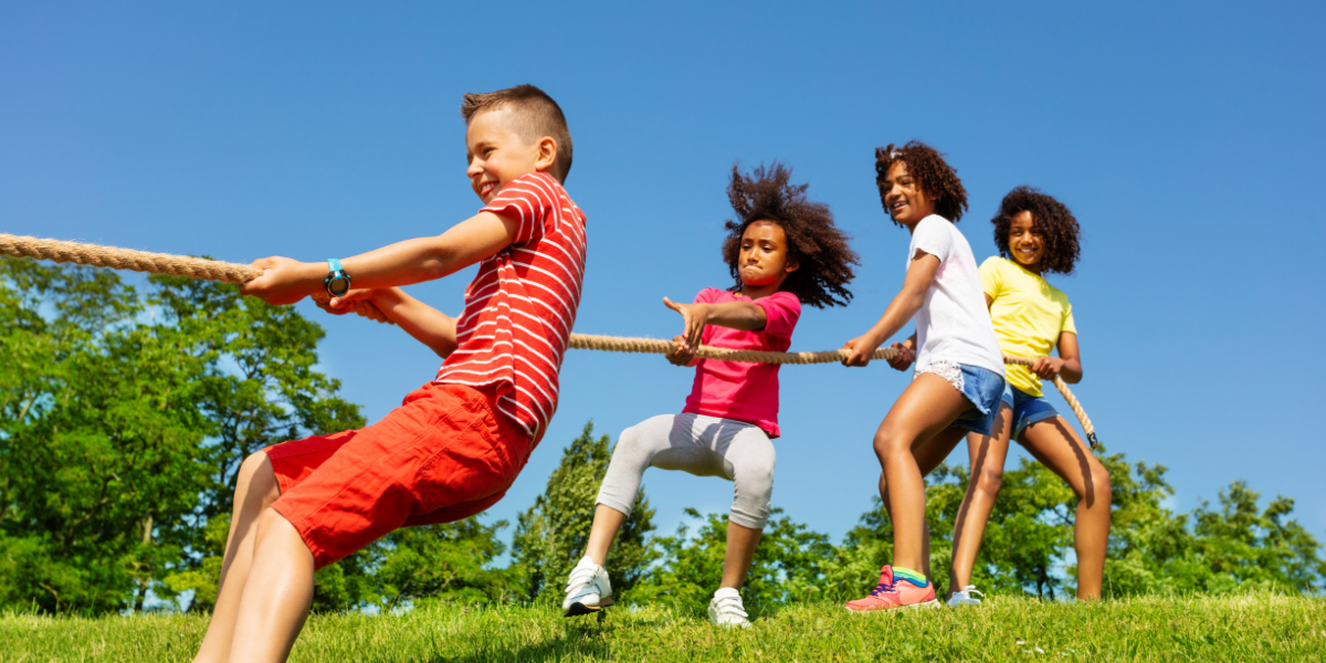 kids playing tug of rope